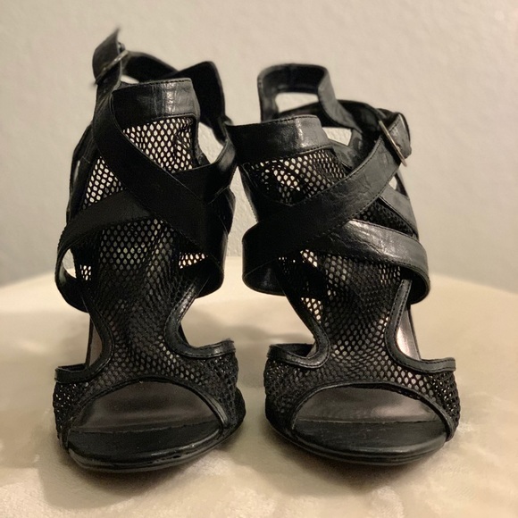 Netted high heels - Picture 2 of 3